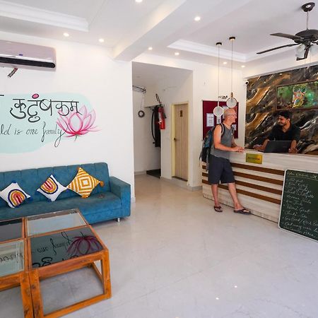 Hide-In Rishikesh, Laxman Jhula Vandrehjem Eksteriør billede