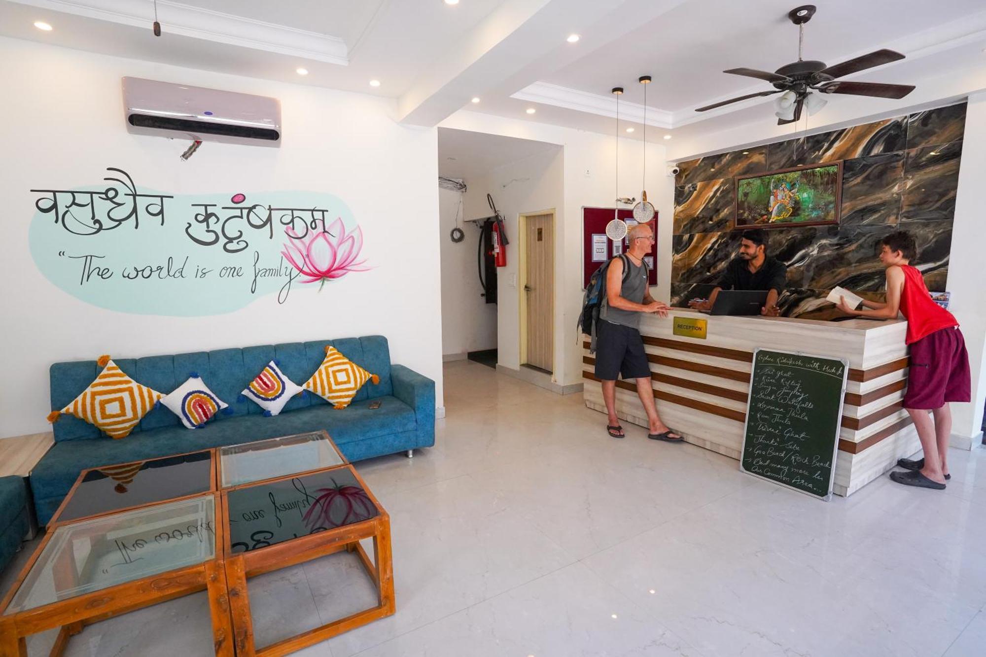 Hide-In Rishikesh, Laxman Jhula Vandrehjem Eksteriør billede