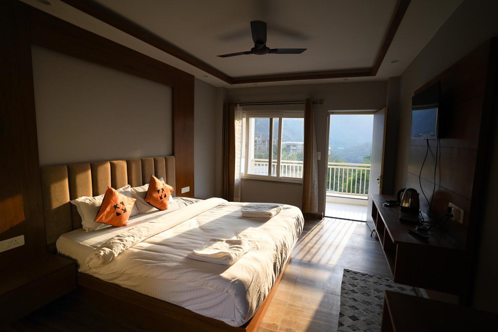 Hide-In Rishikesh, Laxman Jhula Vandrehjem Eksteriør billede