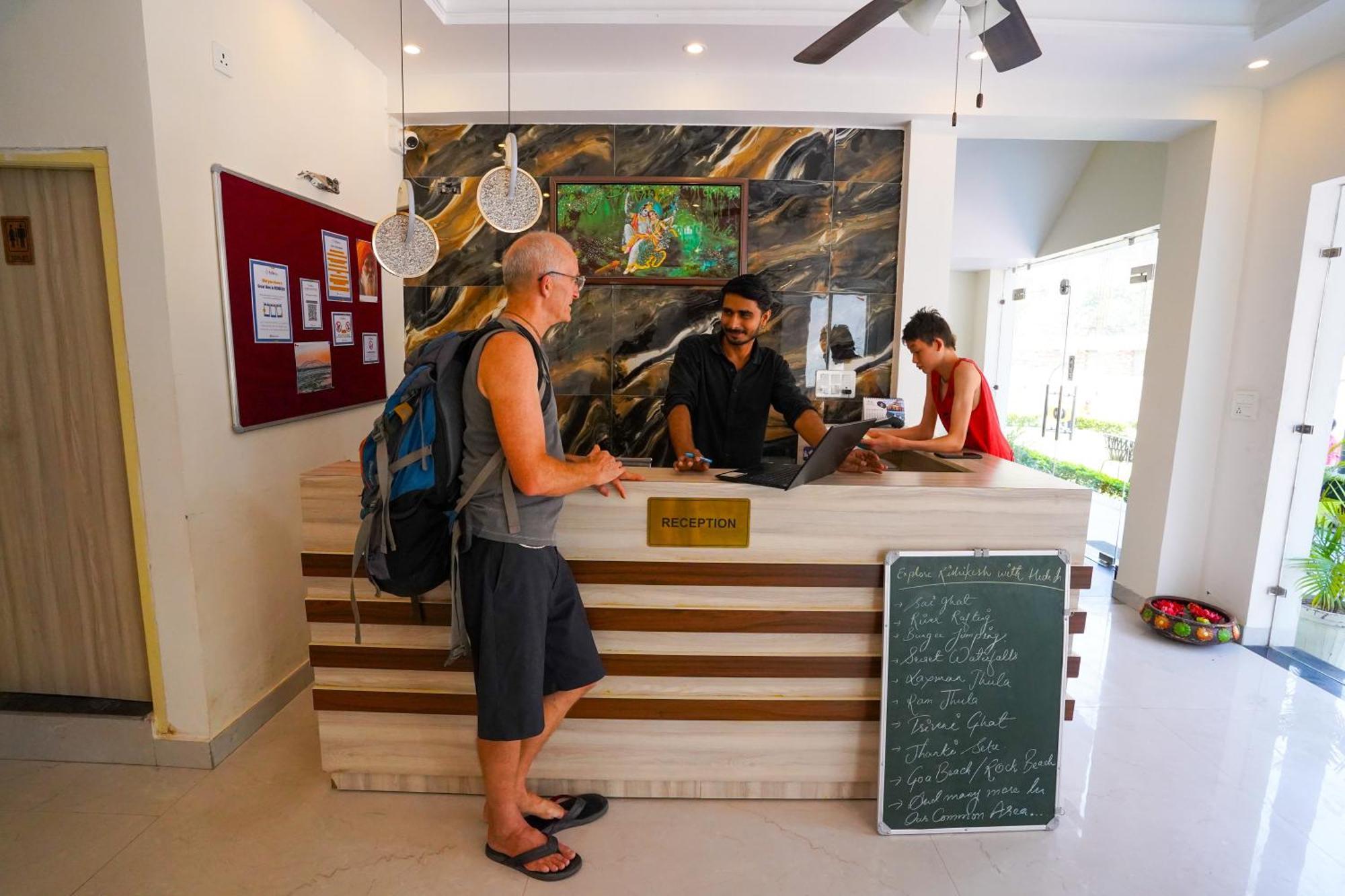 Hide-In Rishikesh, Laxman Jhula Vandrehjem Eksteriør billede
