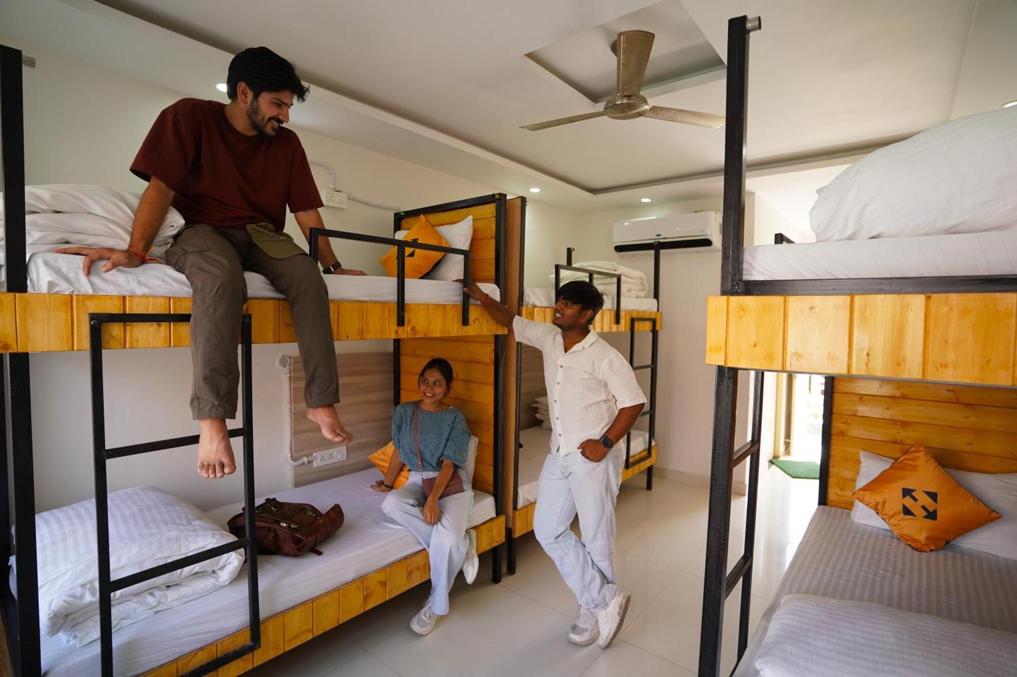 Hide-In Rishikesh, Laxman Jhula Vandrehjem Eksteriør billede
