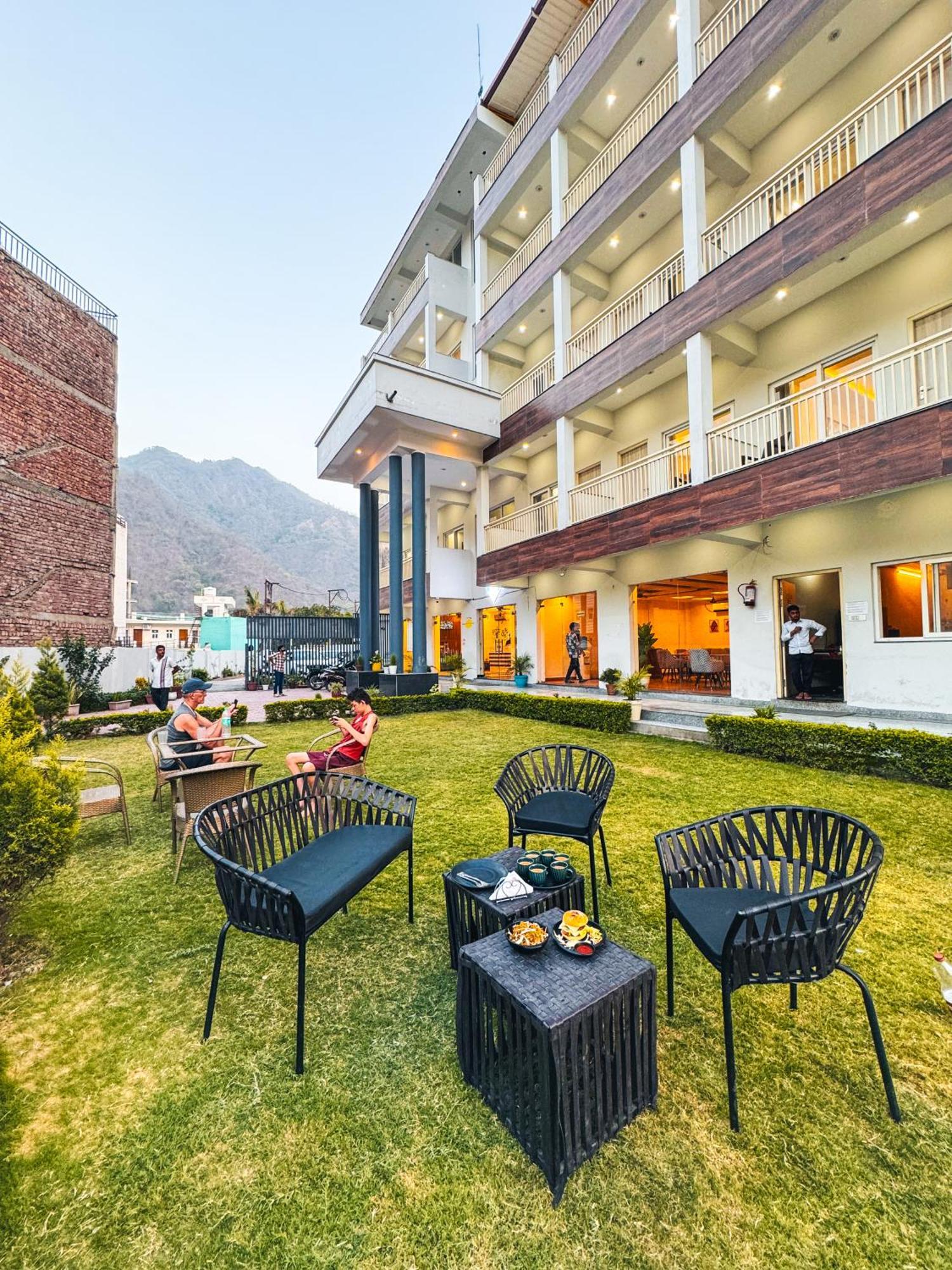 Hide-In Rishikesh, Laxman Jhula Vandrehjem Eksteriør billede